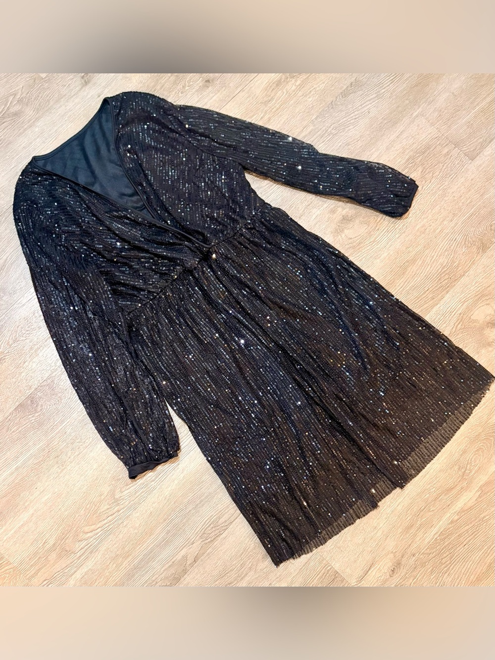 Women’s Black Sequin Long Sleeve V-Neck Dress